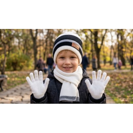 Детски комплект шапка, шал и ръкавици 3-7 години. Детски комплект шапка, шал и ръкавици 3-7 години.