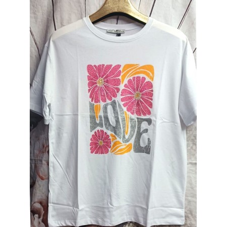 Дамска блуза LOVE XL-3XL размер в бяло. Дамска блуза LOVE XL-3XL размер в бяло.