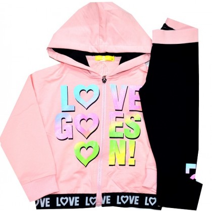 Детски анцуг LOVE 3-9 години в нежно розово. Детски анцуг LOVE 3-9 години в нежно розово.