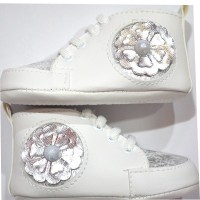 Бебешки буйки ЦВЕТЕ в бяло. Бебешки буйки ЦВЕТЕ в бяло.