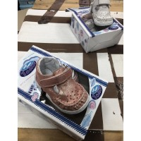 Бебешки буйки 17-20 номер в бяло.